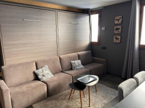 Studio Rénové avec Kitchenette Équipée, Proche des Pistes et Commerces, Casiers à Ski - FR-1-425-207